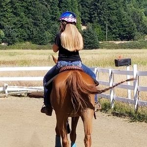 Meet your Posher, Katelyn